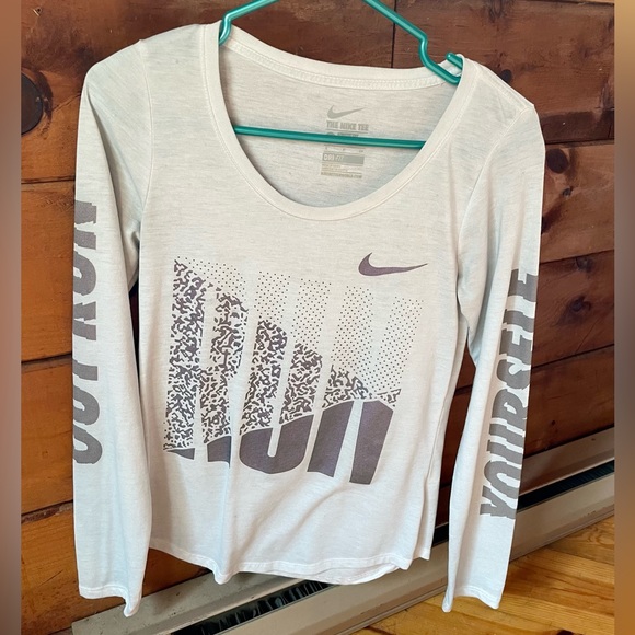 Nike Dri-Fit long sleeve - Picture 3 of 3